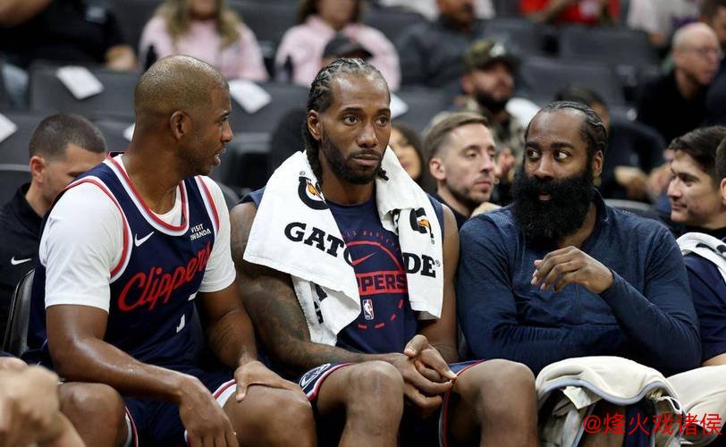 快船内讧升级引热议,洛杉矶德比替补席冲突爆发,卢指导暂停时怒批大洛摔战术板,球队气氛陷入紧张僵局 快船内讧升级引热议,洛杉矶德比替补席冲突爆发,卢指导暂停时怒批大洛摔战术板,球队气氛陷入紧张僵局