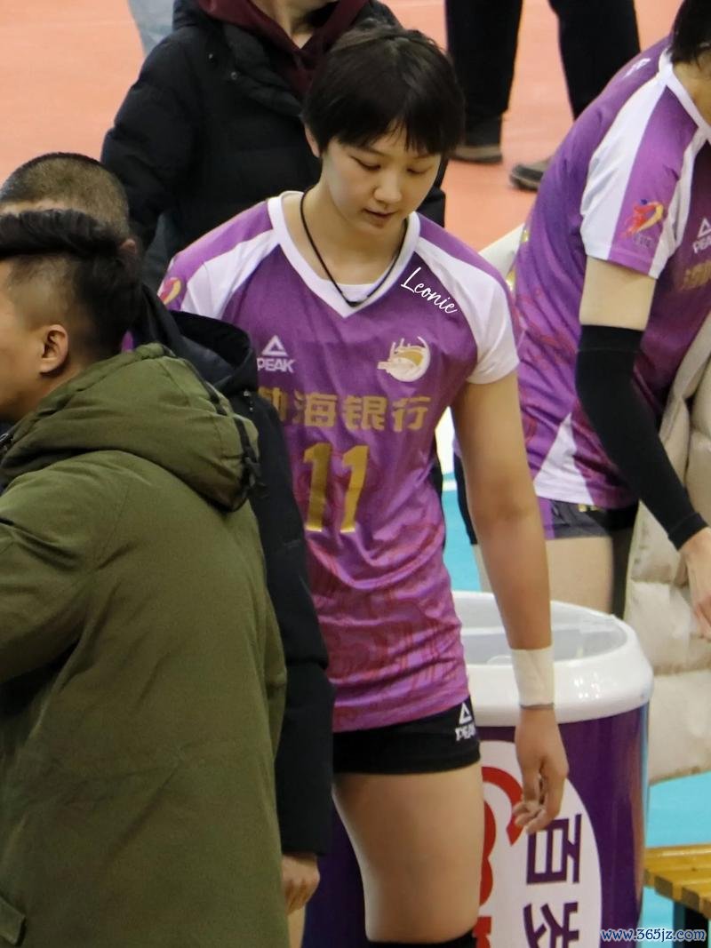 陈博雅缺席天津女排联赛首阶段名单即退役，王喆一言引发热议，俱乐部内部决策惹争议